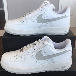 White Nike Air Force 1